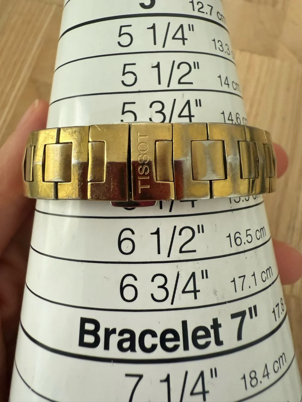 Tissot 1853 ladies round gold tone link bracelet Swiss watch NEW BATTERY